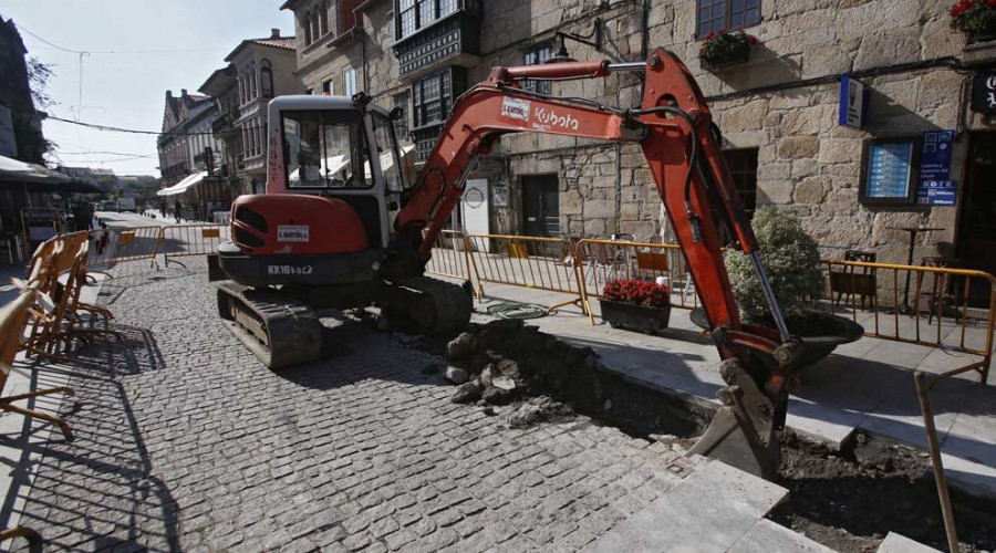 Obras no descarta mantener el cierre de Fefiñáns hasta realizar la cata arqueológica de Rúa Real