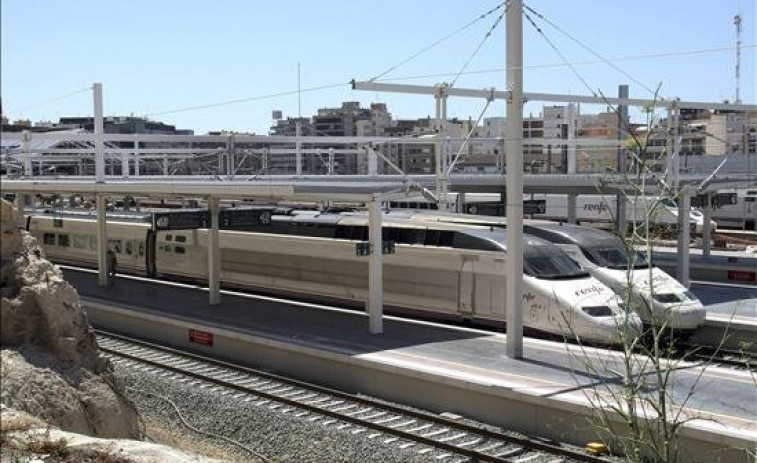 Abel Caballero propondrá a Renfe una tercera frecuencia del tren Vigo-Madrid con parada en Vilagarcía