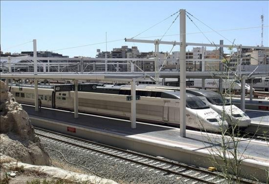 Abel Caballero propondrá a Renfe una tercera frecuencia del tren Vigo-Madrid con parada en Vilagarcía