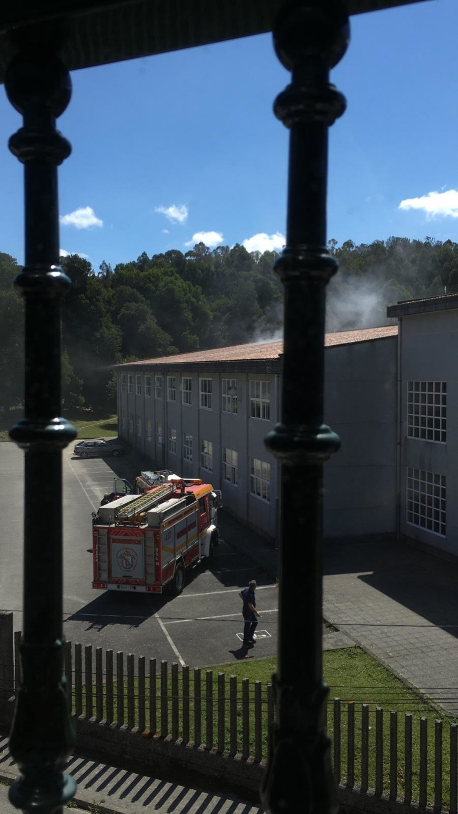 Desalojado el IES Felix Muriel de Rianxo por un incendio en su planta superior