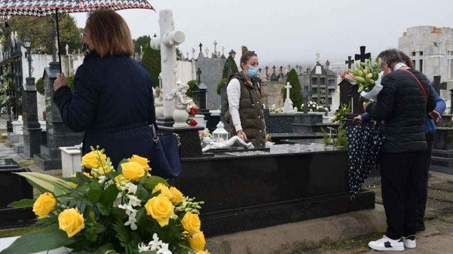 Las visitas a los cementerios barbanzanos cumplen protocolos anti-Covid