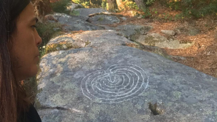 Meis remite un informe a Patrimonio tras el vandalismo en los petroglifos de Outeiro do Cribo