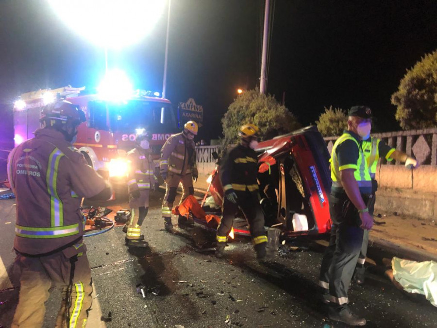 Un joven vilagarciano fallece en una colisión en la curva de Paxariñas, en Sanxenxo