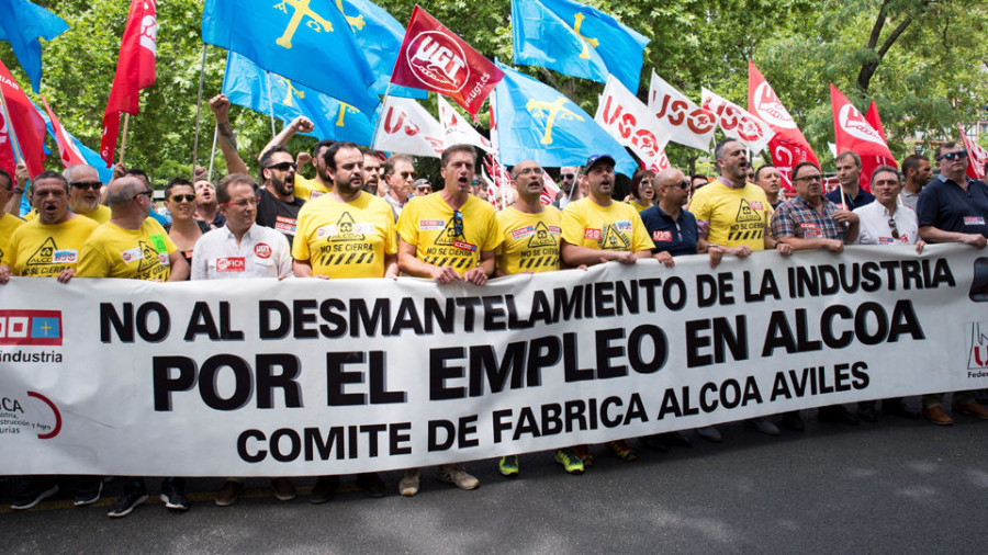 Casi medio millar de personas piden en Madrid una solución de futuro para Alcoa