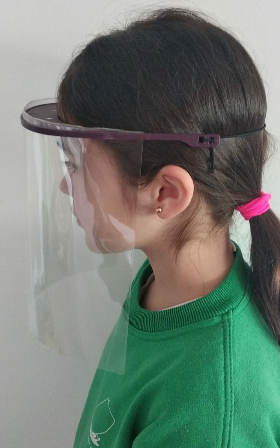 Una ribeirense de 10 años elabora pantallas protectoras con impresora 3D que regala a personal sanitario