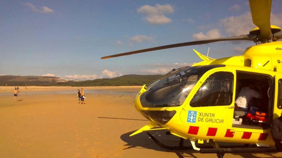 Fallece un varón tras ser rescatado del agua en la ribeirense playa de A Ladeira
