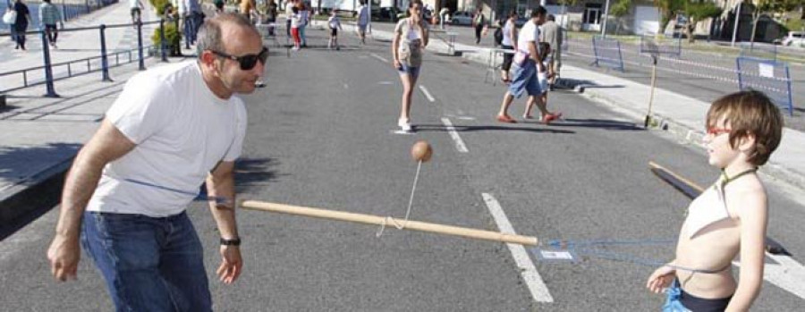 CAMBADOS - La fiesta de Os Olmos inunda el paseo de San Tomé de valores y diversión