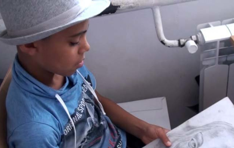 Un niño refugiado pintor conquista el corazón de Serbia