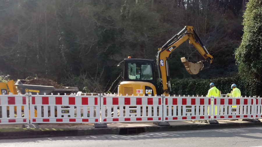 Las obras de reparación de la senda hundida en Bastiagueiro se prolongarán dos semanas