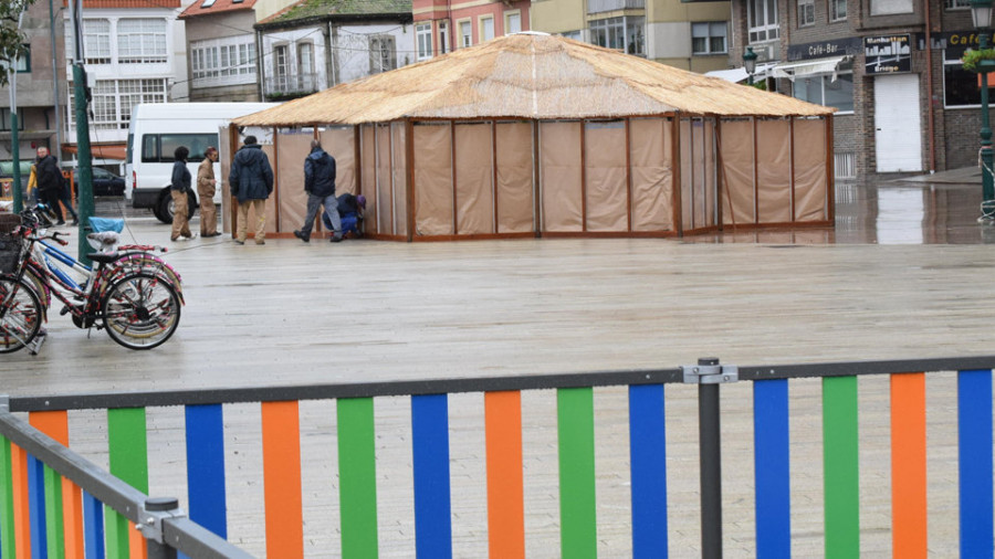 Vecinos y comerciantes critican la decisión del Concello de sacar el belén de la plaza Porta do Sol