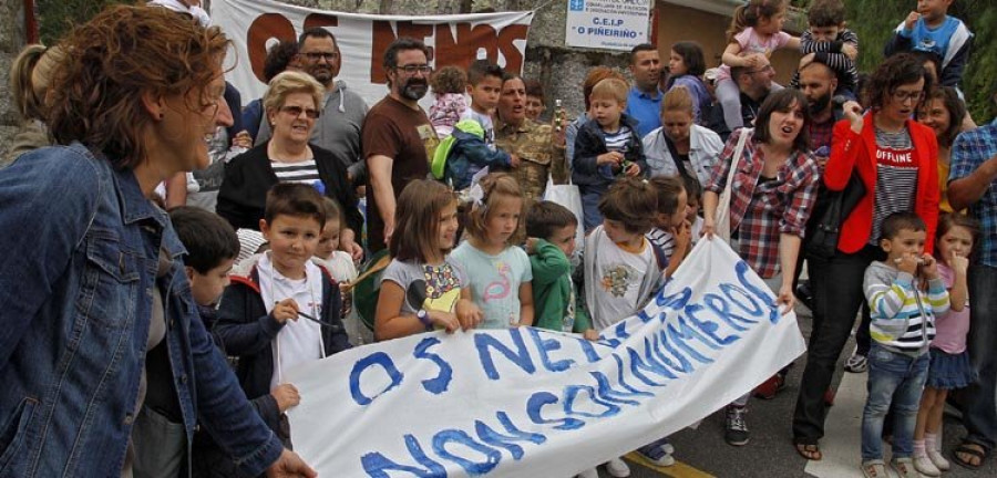 O Piñeiriño apoya en masa que se mantengan los refuerzos docentes