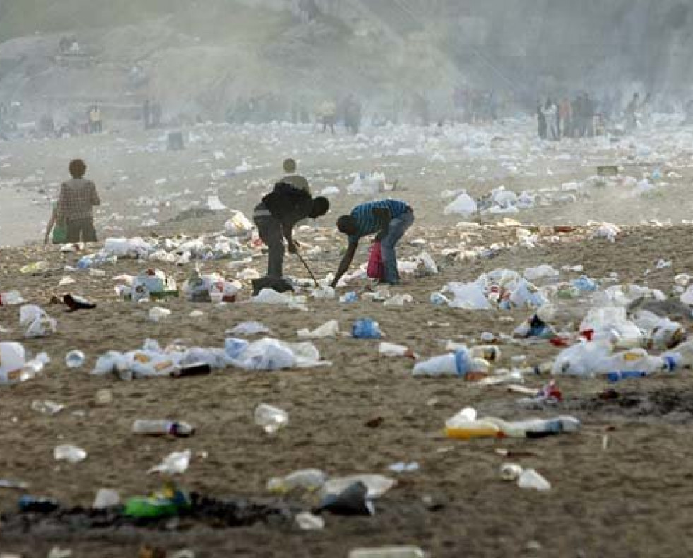 Planean crear “guardianes de la playa” contra la basura