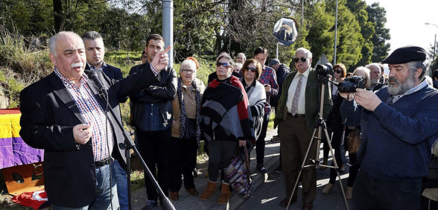 El colectivo por la Memoria Histórica lleva su queja a la Valedora do Pobo