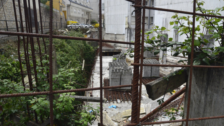 Ribeira refuerza la seguridad en el solar entre Lugo y Correos