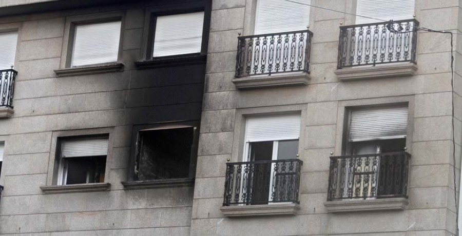 Un incendio obliga a desalojar un edificio y a hospitalizar a una docena de personas