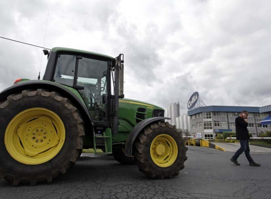 Los ganaderos  se relevan para seguir el bloqueo a la industria láctea