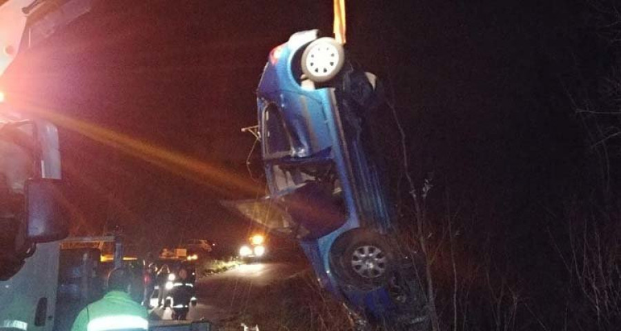 Dos personas resultan heridas en una aparatosa salida de vía en Portas con un coche a la fuga