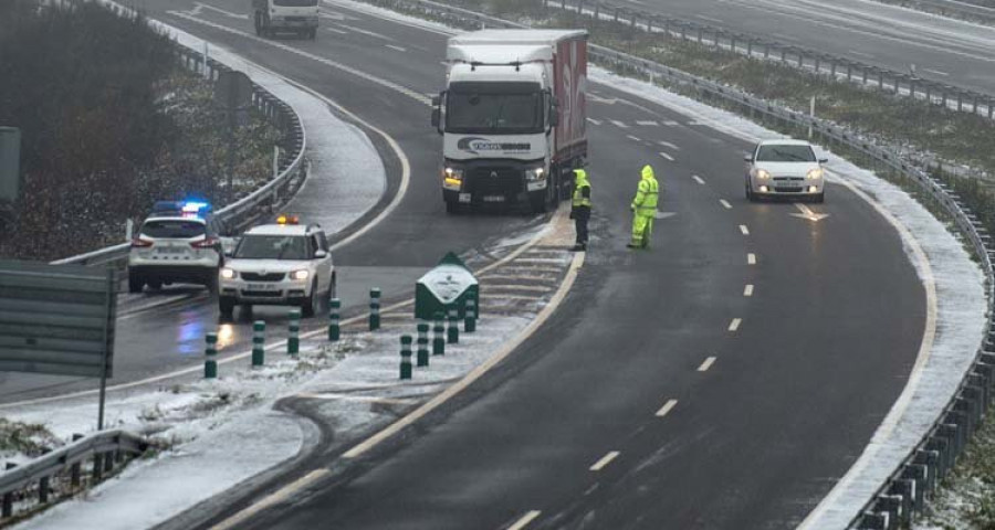 Las intensas lluvias y las fuertes nevadas marcan la jornada de temporal