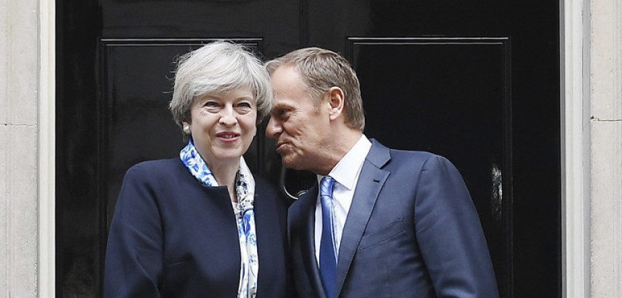 Tusk y May se comprometen a rebajar la tensión pese a temas “difíciles” como el de Gibraltar