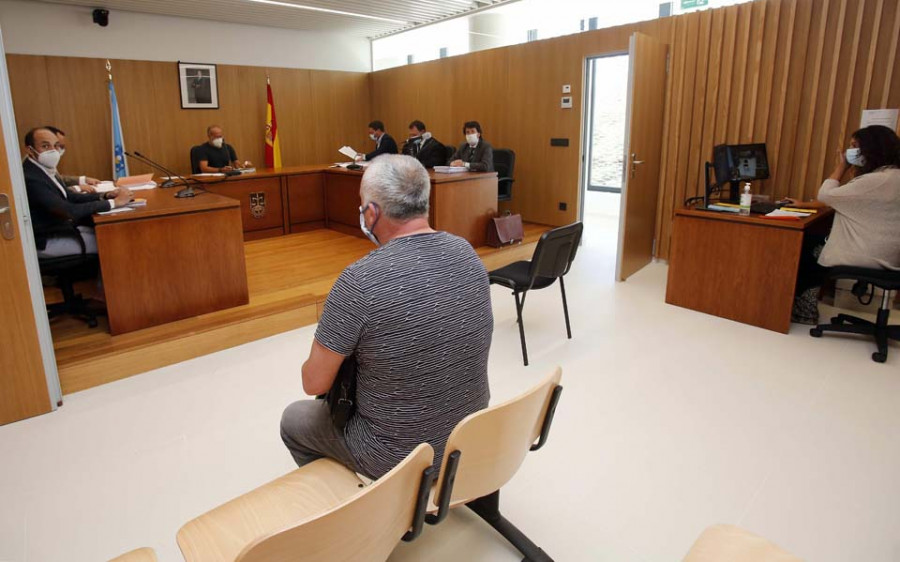 El juez dirime si Ravella también debe pagar al utillero del Arosa