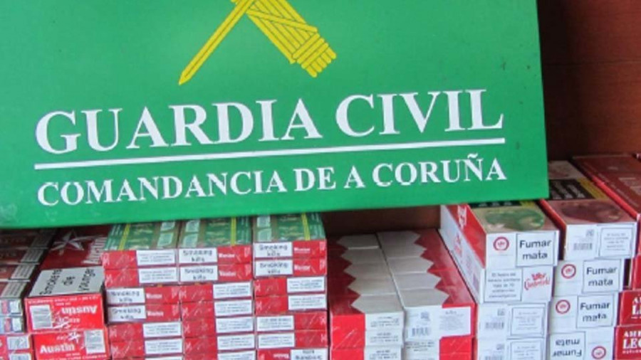 La Guardia Civil se incauta de 820 cajetillas de tabaco en Aguiño tras la huida de un vehículo