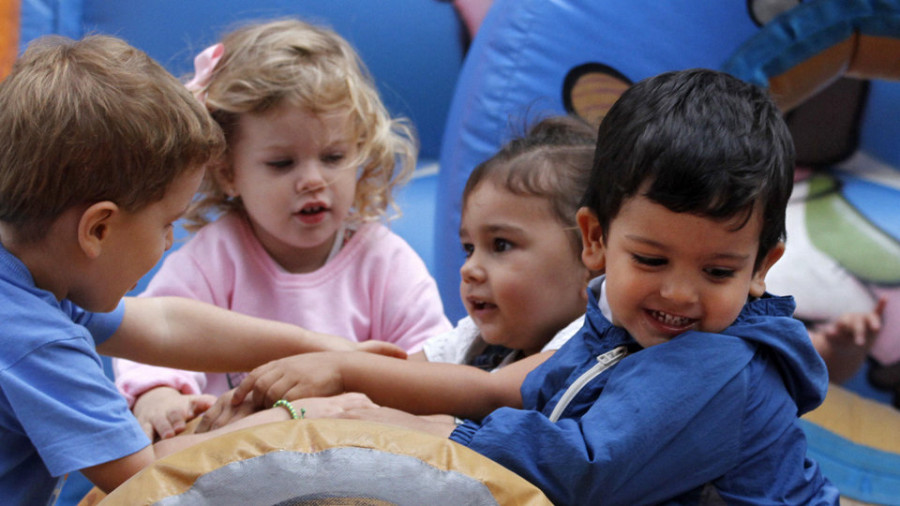 Zona Aberta despide el verano y da la bienvenida a las aulas con una gran fiesta infantil en las calles