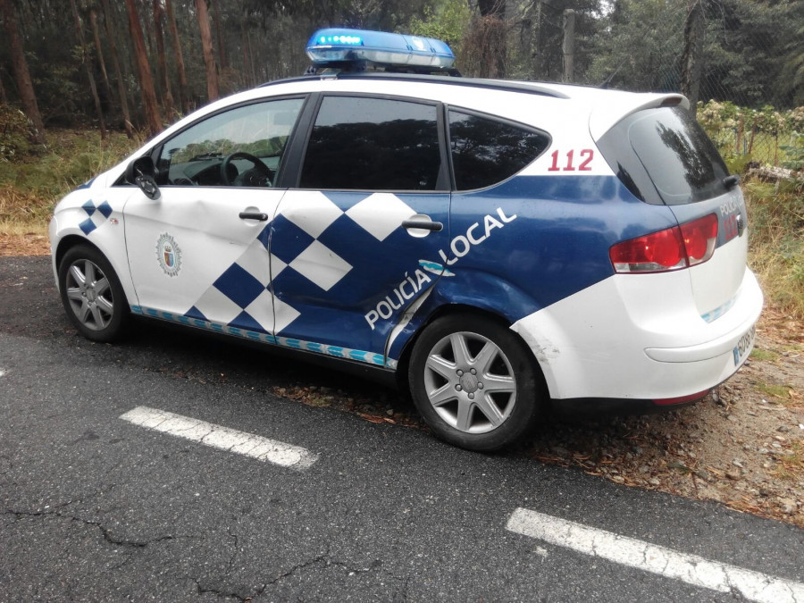 RIVEIRA - Heridas dos personas en un accidente con tres coches implicados, uno de ellos de la Policía Local