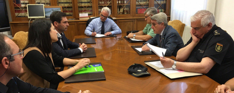 SANXENXO - Pita pide refuerzos de efectivos de la Guardia Civil para los meses de verano