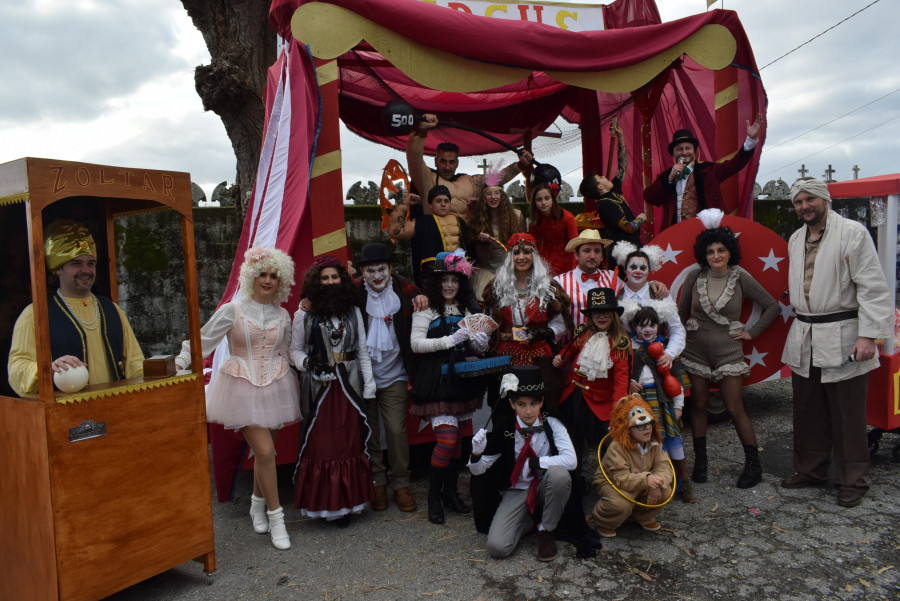 San Patrisio y Circus logran “ex aequo” el primer premio del desfile de carrozas de Taragoña