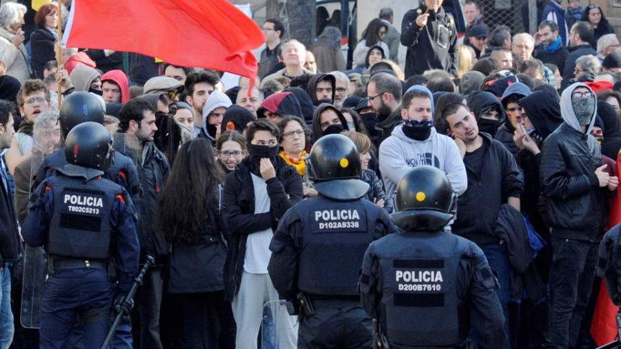 Torra da cuatro días a Buch para que haga cambios en Interior tras las cargas de Girona y Terrassa