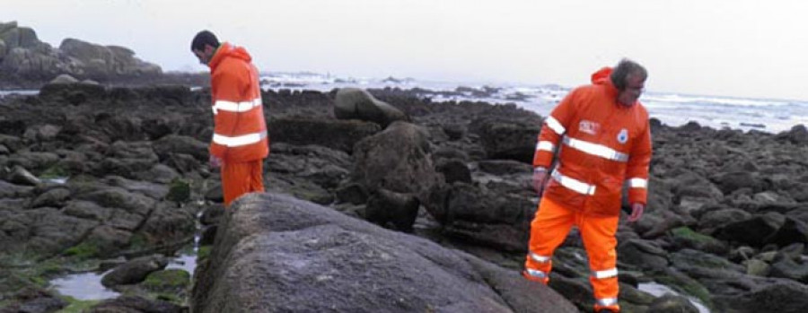 Expertos pescadores de Aguiño concluyen que el mar “se tragó” al joven desaparecido