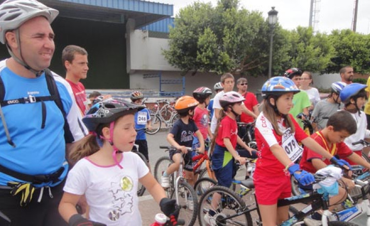 Vilalonga celebra el domingo la Festa da Bicicleta y una fiesta infantil con hinchables y espuma