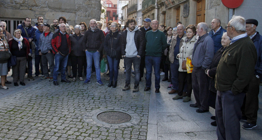 Vilaxoán sale a la calle para reclamar atención médica en su consultorio