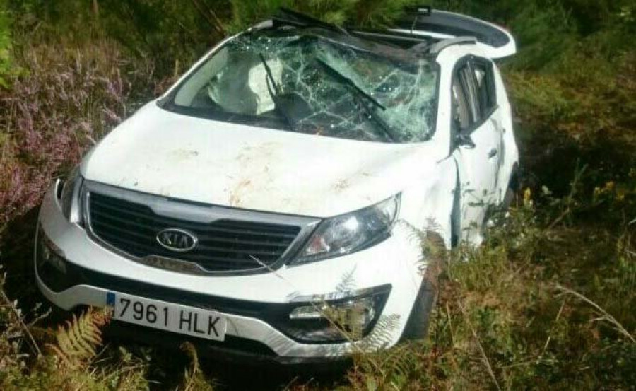 RIANXO Buscan a cuatro jóvenes, desaparecidos tras un accidente en O Araño