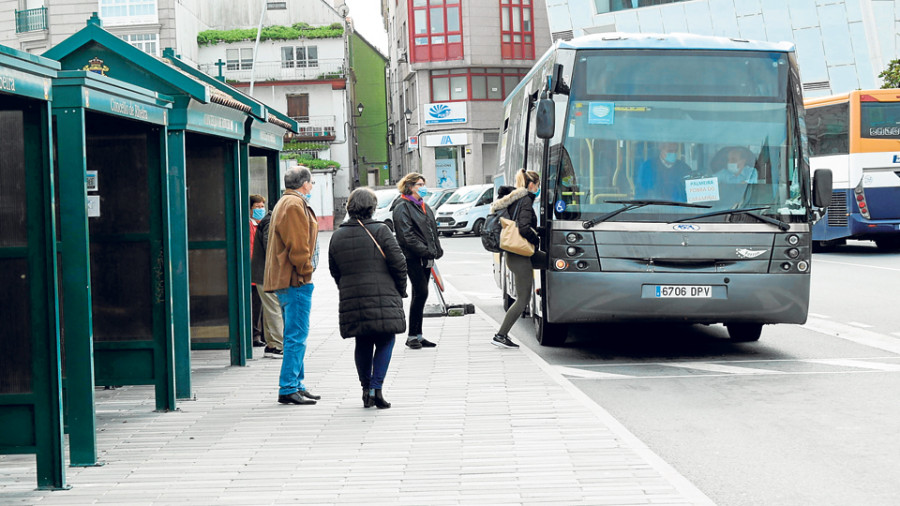 Solicitan incentivar el transporte público en Ribeira con medidas como en las áreas metropolitanas