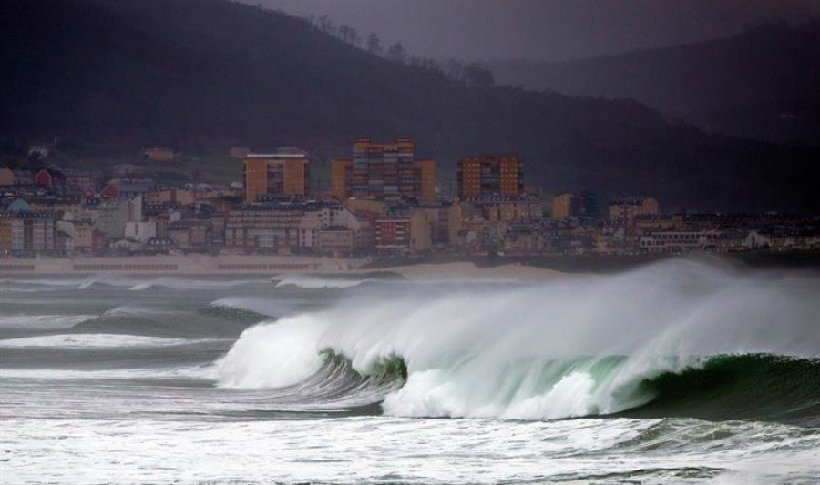 Un fuerte temporal de viento y lluvia sacudirá mañana Galicia