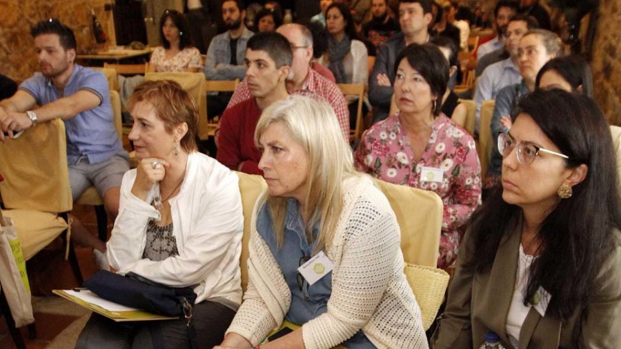 Una jornada de música, degustación de té y fiesta para los mayores en Vilagarcía