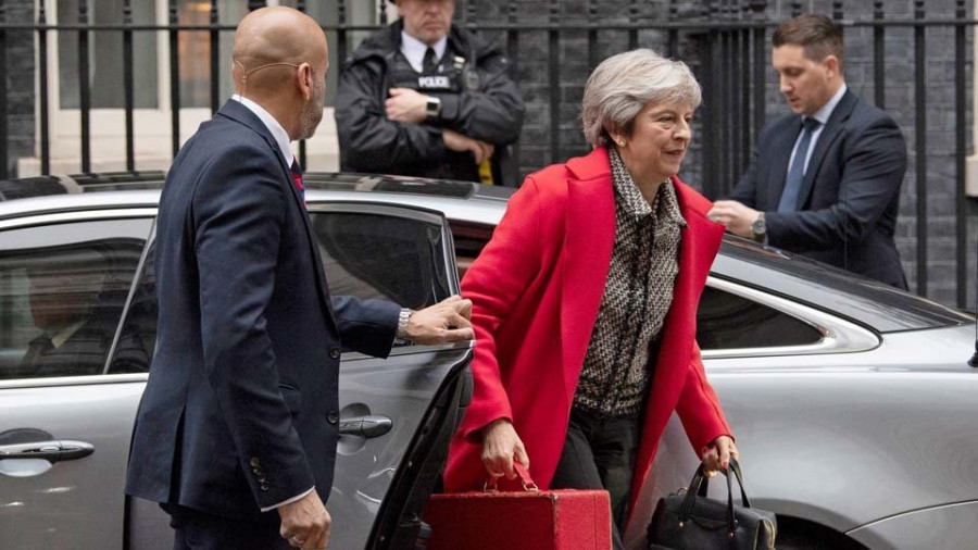 May recibe apoyos de los euroescépticos en medio de las amenazas a su liderazgo