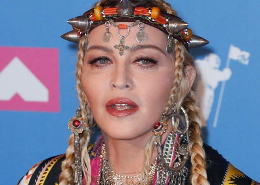 Madonna, seducida por los paseos a caballo por playas portuguesas