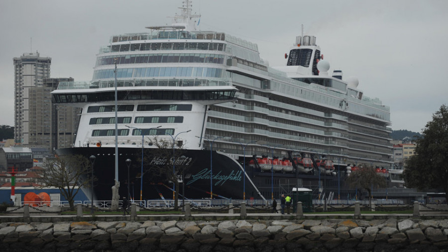 Dos mil alemanes arriban a puerto en el estreno del “Mein Schiff 2 New”