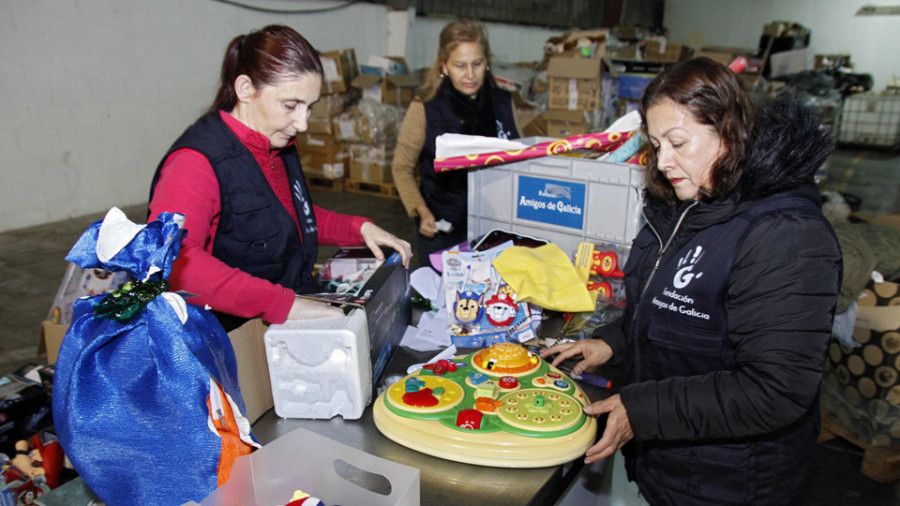 Las “elfo” solidarias que hacen posible una Navidad con juguetes para todos