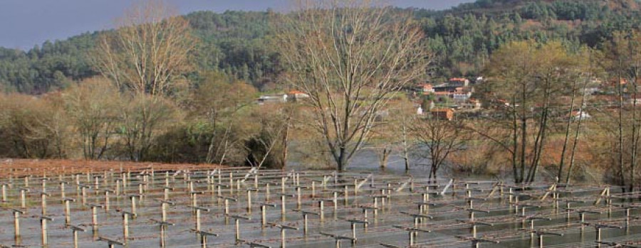 El temporal levanta tejados, provoca cortes de luz y anega bajos y paseos