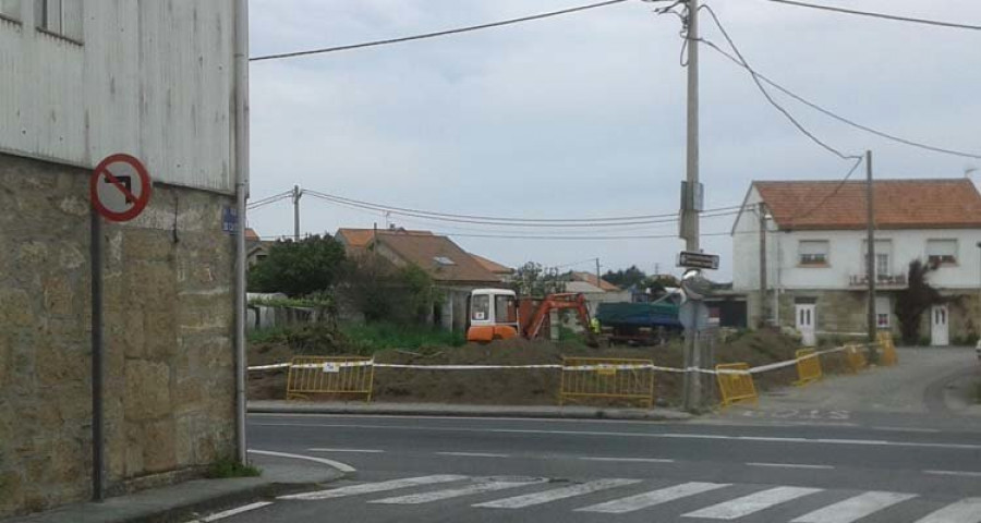 Prohíben el cambio de sentido en el cruce de O Castro con Vilariño para descongestionar el tráfico en la zona