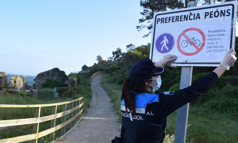 Ribeira prohíbe hasta el fin de la pandemia la circulación de bicis por las pasarelas de su litoral