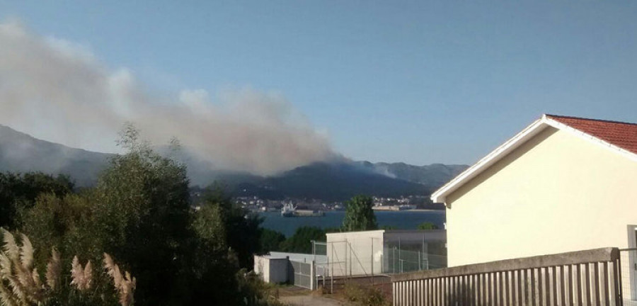 Un incendio que se inició en el lugar boirense de Montañó lleva calcinadas más de 20 hectáreas