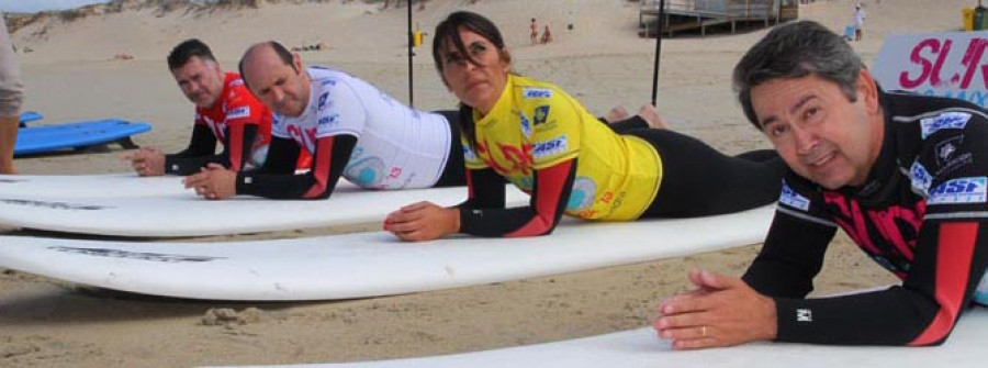 O GROVE-Louzán, Pérez y Bea demuestran sus dotes para el surf