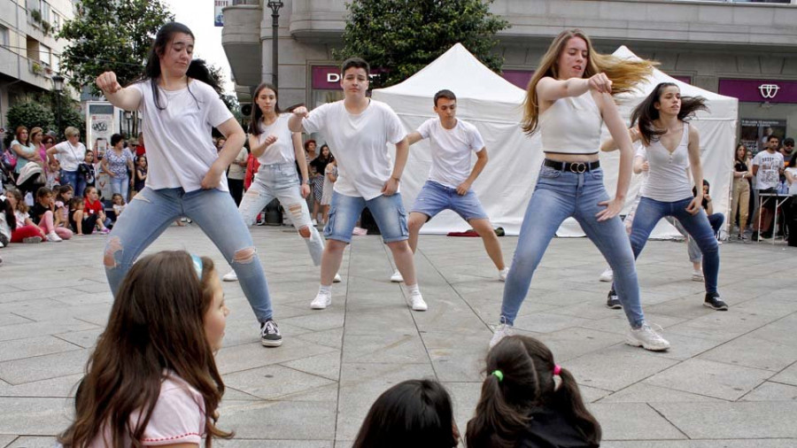 Reportaje | Vilagarcía celebra el Día de la Música con multitud de actuaciones en las calles el casco urbano