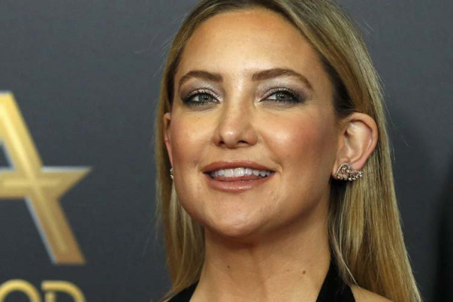 La madre de Kate Hudson confirma la relación de la actriz con Brad Pitt