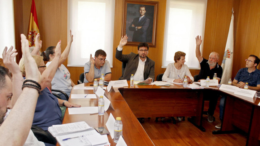 Meaño celebra un pleno frustrado al acudir el PP sin el voto garantizado de la oposición