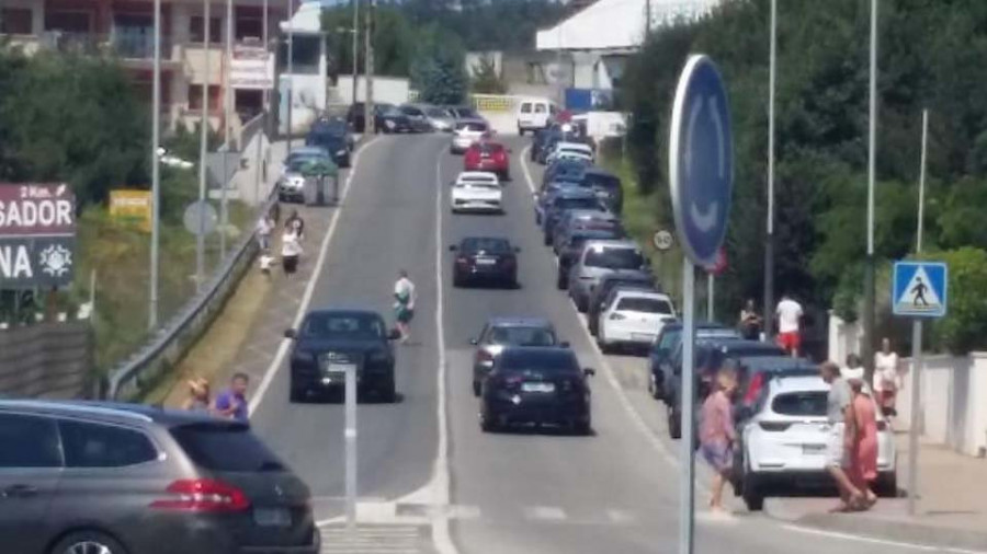 La Diputación colocará pivotes en el arcén del vial Portonovo-A Vichona para mejorar la seguridad del peatón